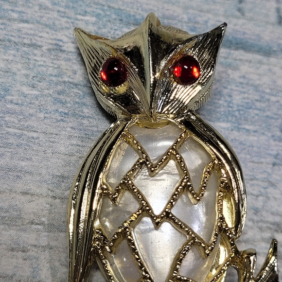 Gold  Owl Brooch with Red Accents - Picture 8 of 8